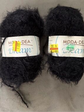 Moda Dea‎ Dream Fun Fur Eyelash Yarn Black MPN 3002 Lot of 2 Skeins